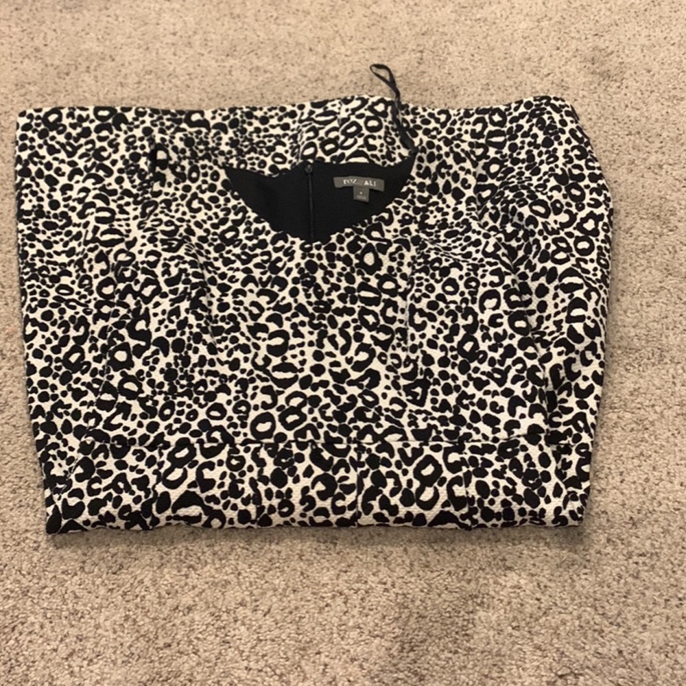 Roz and Ali Snow Leopard Print Dress (Size 8)